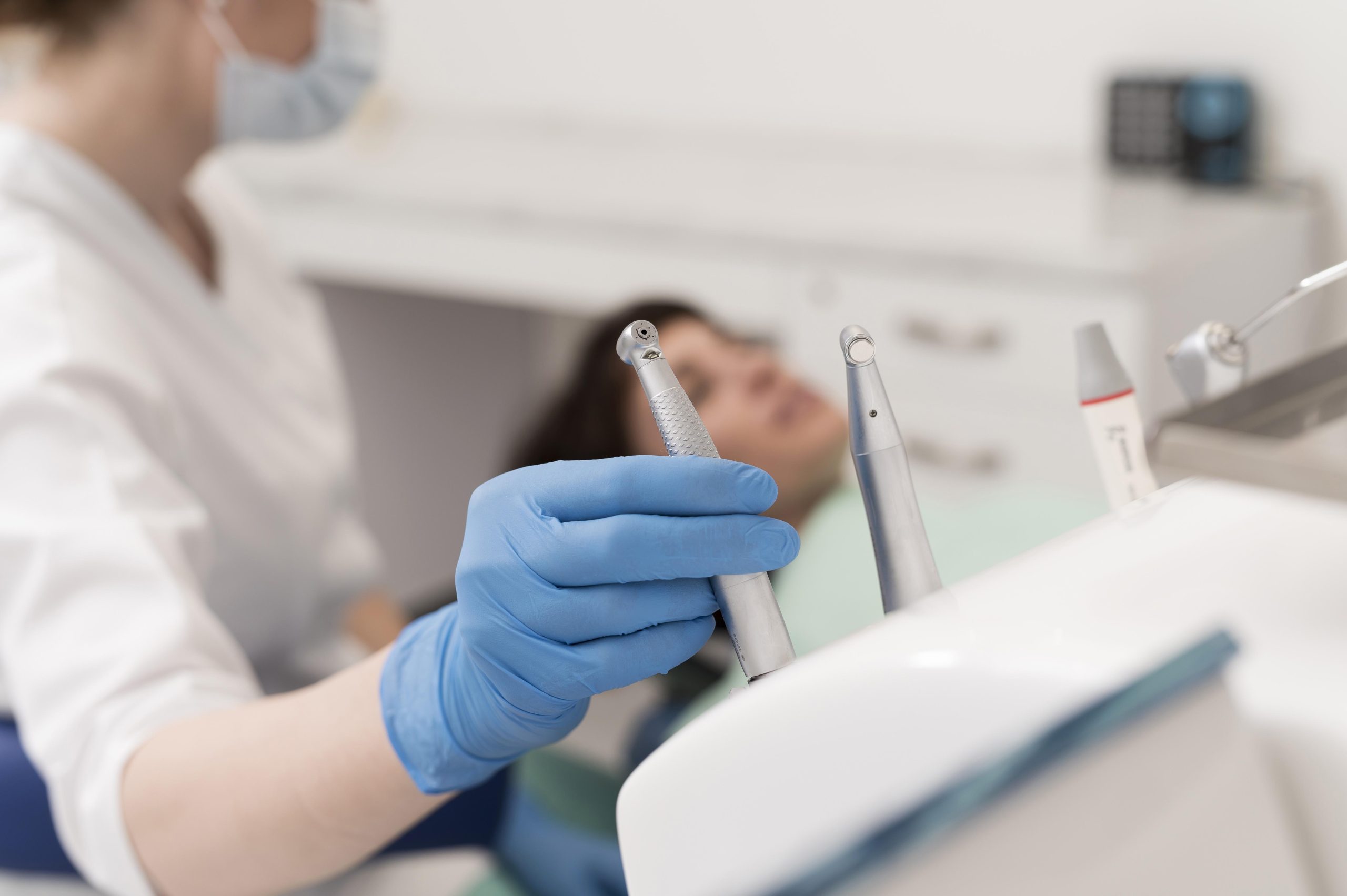 Cómo deben facturar las clínicas dentales: claves prácticas y Verifactu